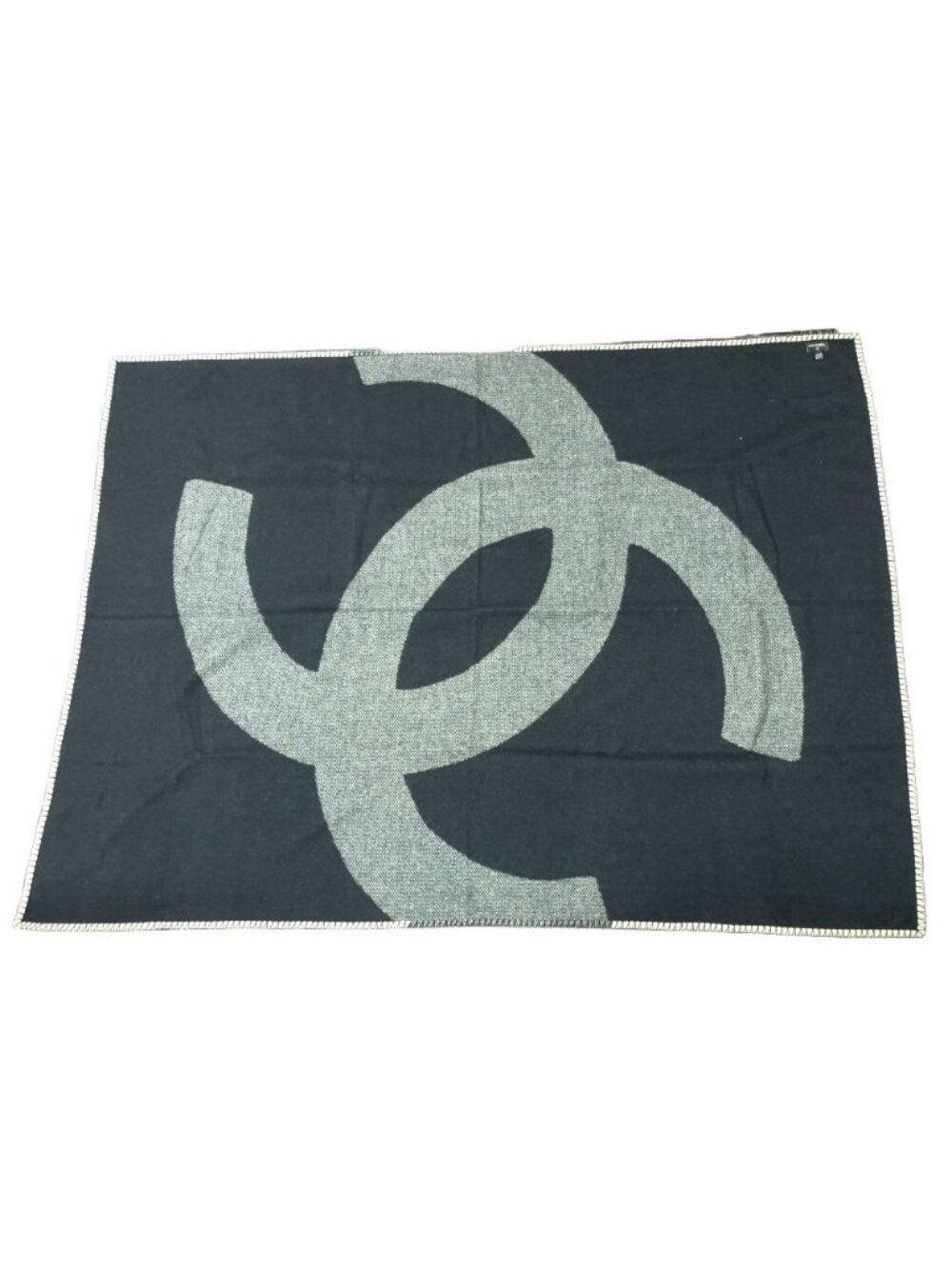 Chanel Big CC Logo Throw Wool Cashmere Blend Reversible 185 140 cm Ivory Blanket